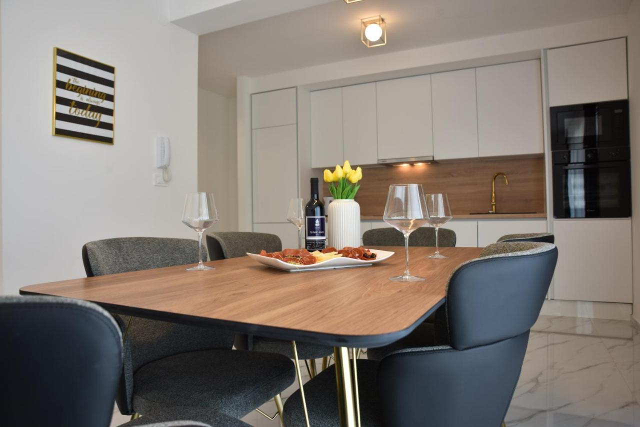 Luxury Apartments La Perla Бибине Екстериор снимка