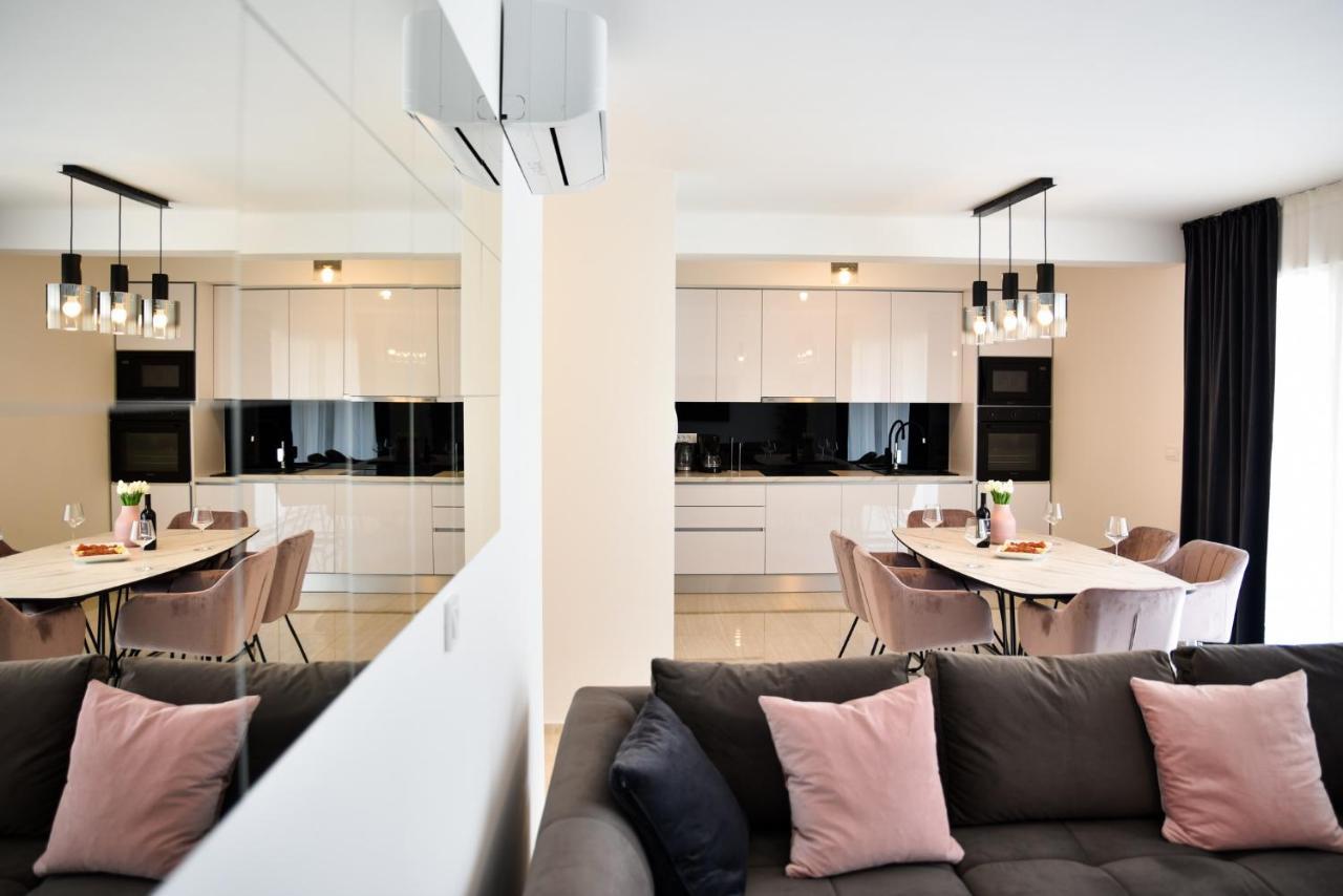Luxury Apartments La Perla Бибине Екстериор снимка