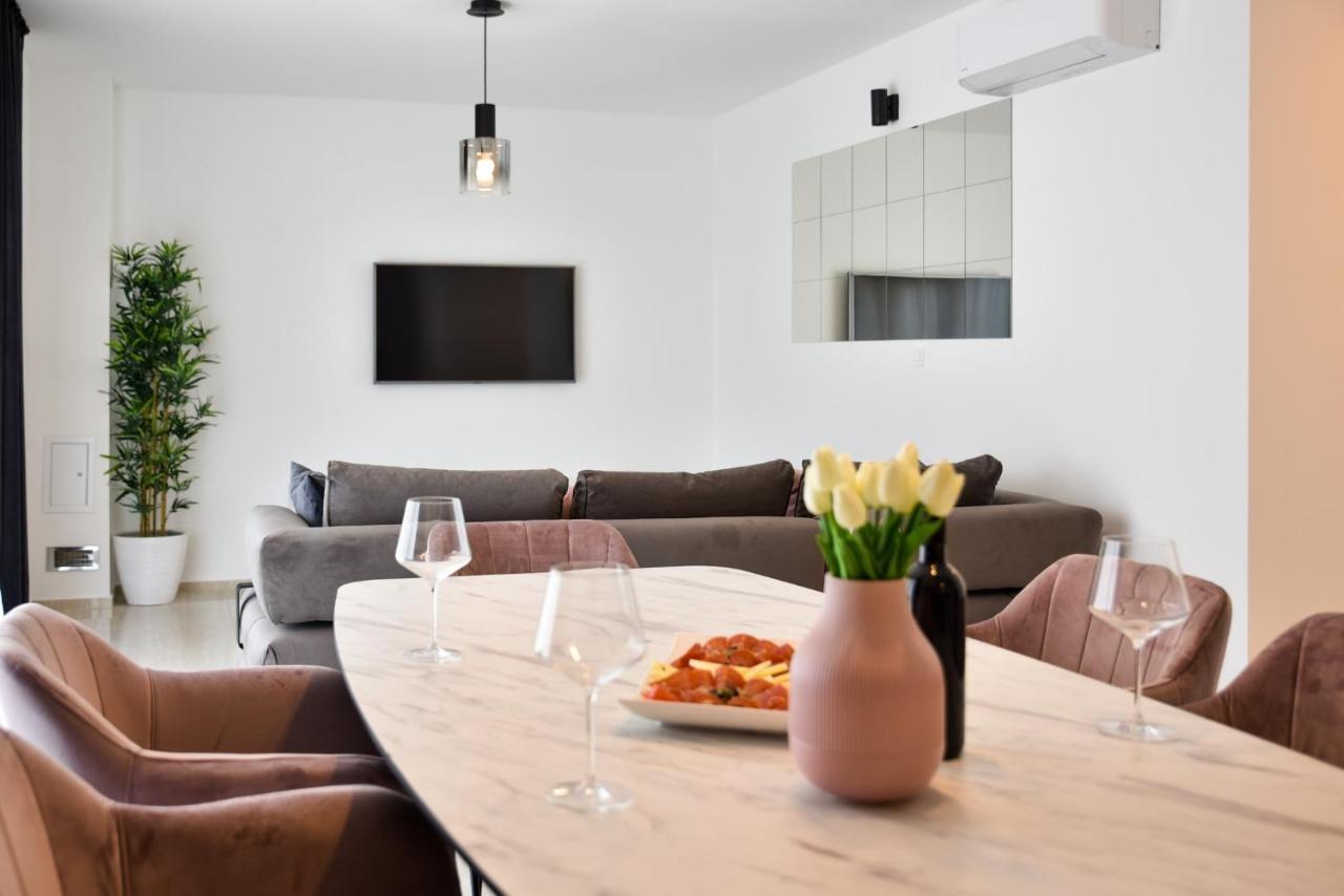 Luxury Apartments La Perla Бибине Екстериор снимка