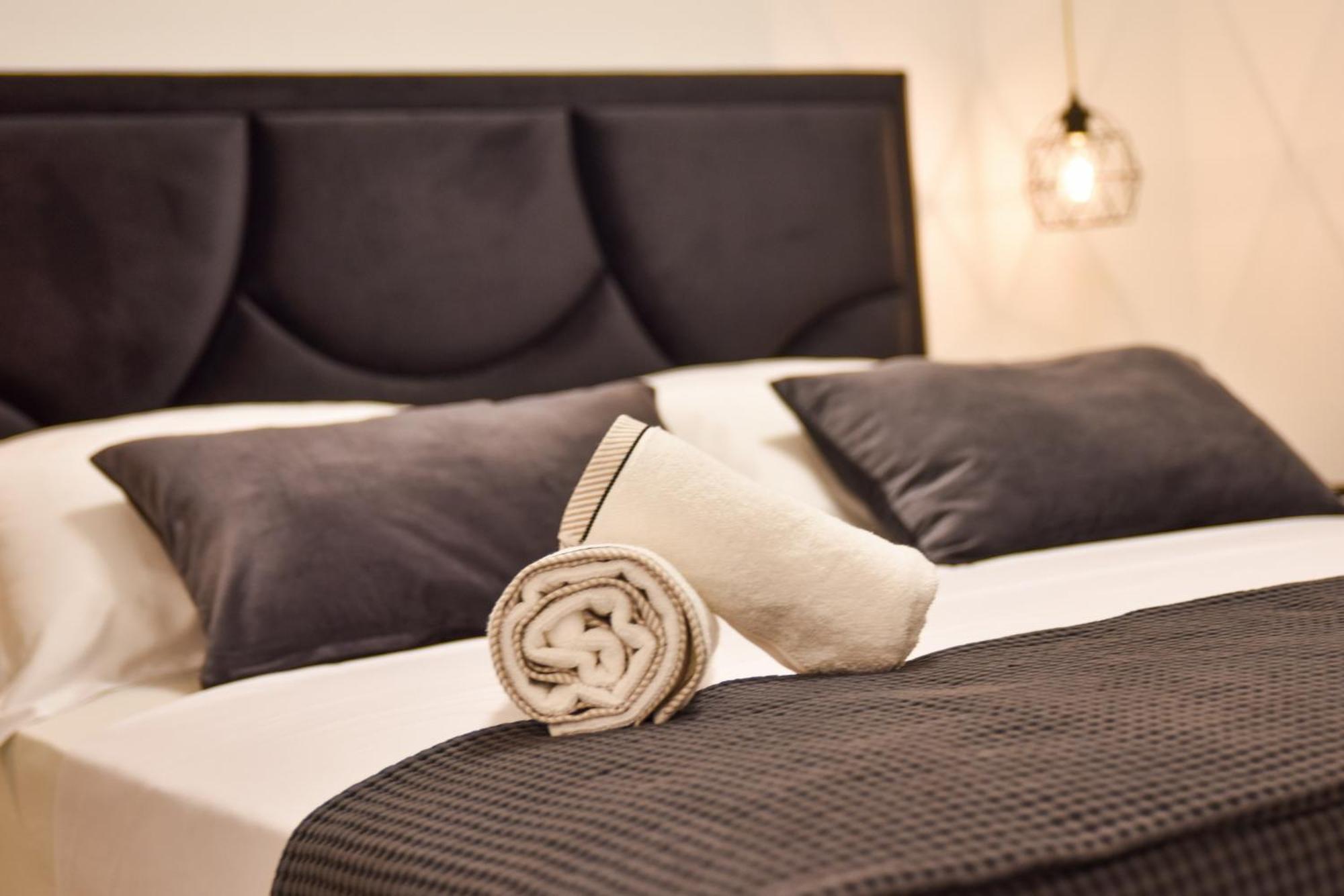 Luxury Apartments La Perla Бибине Стая снимка